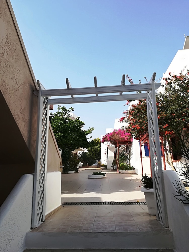 Evina Rooms & Suites 26/38