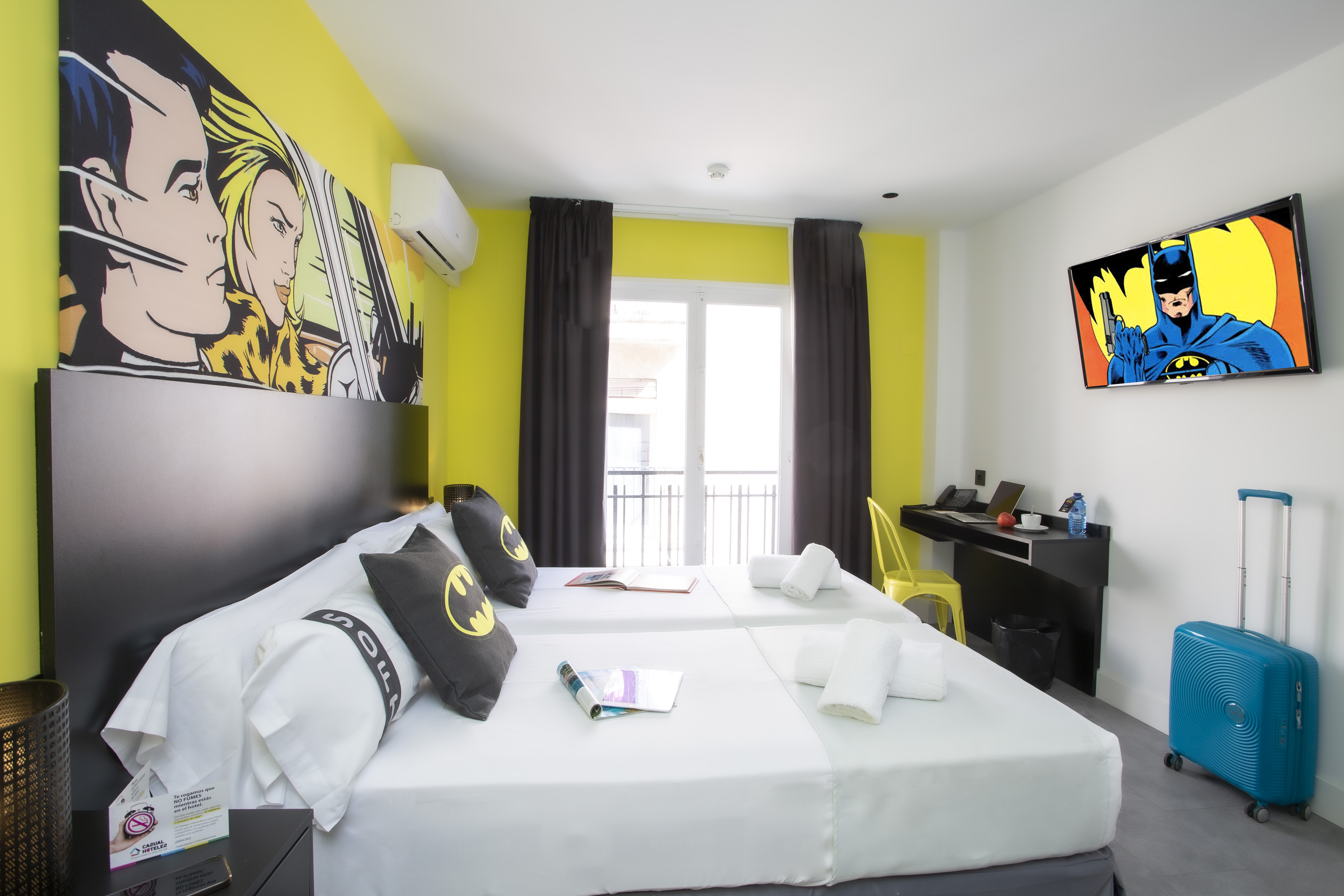 Room, Twin Beds, Street View