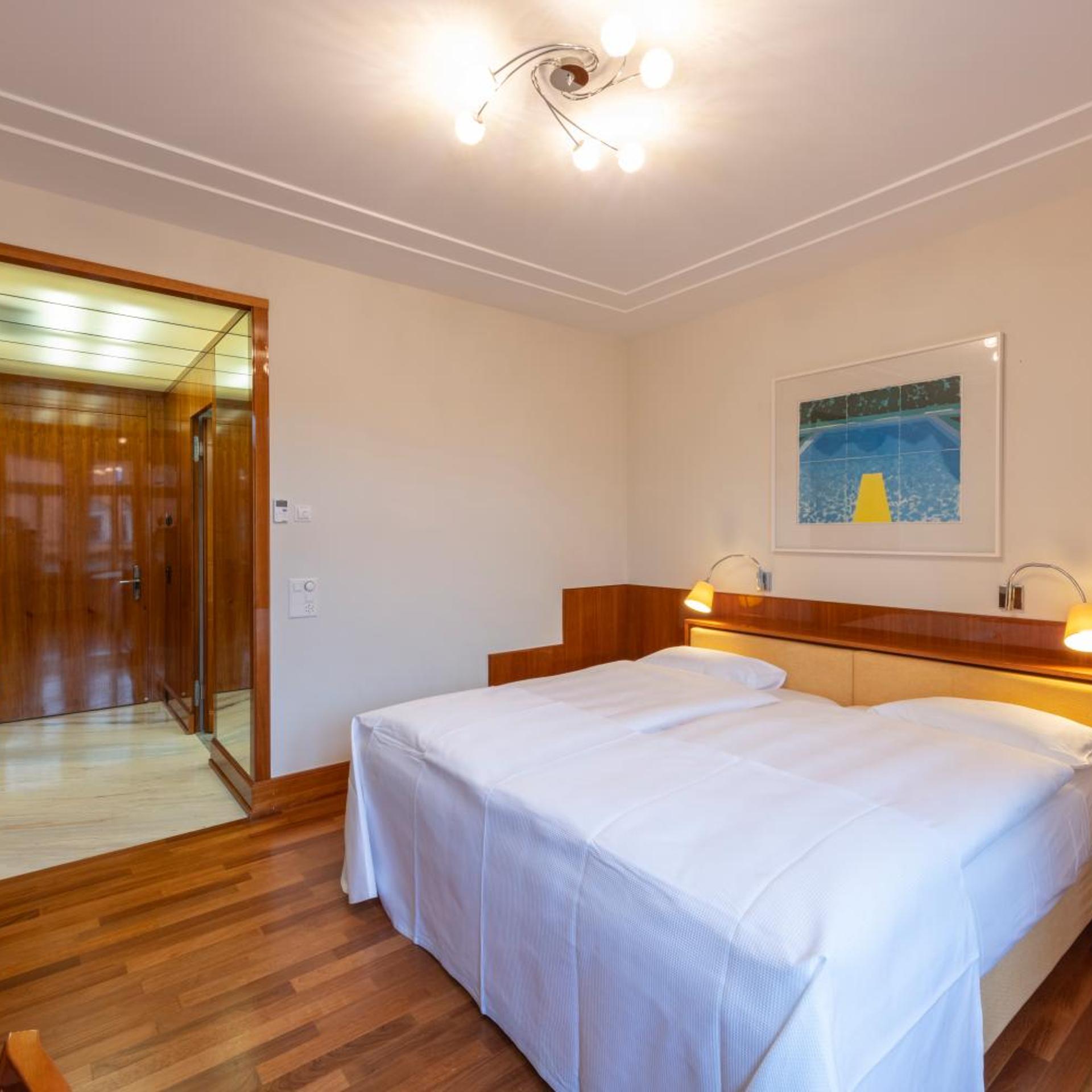 Room, Double Bed, Female Floor