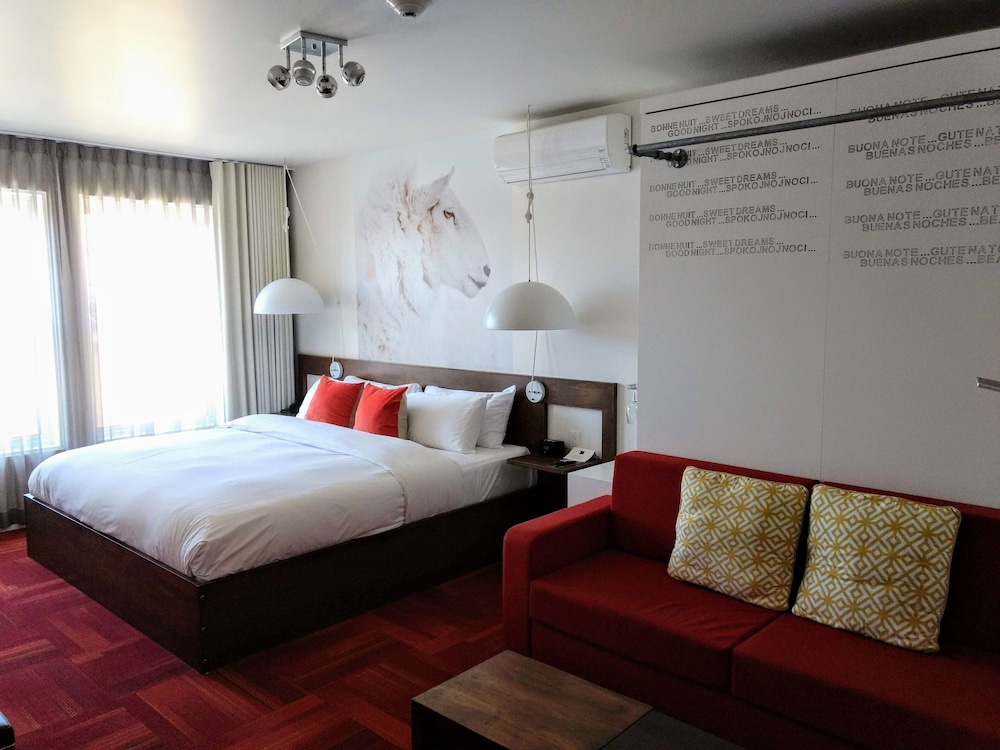 Junior Suite, King Bed, Queen Murphy Bed