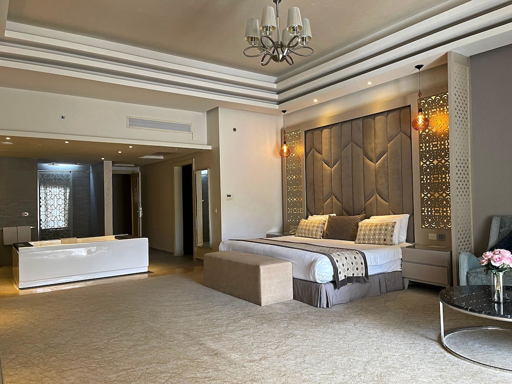 Romance, Suite, Hot Tub