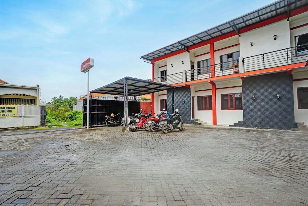 Hotel O near UNISLA formerly Homestay Bougenville 35/44