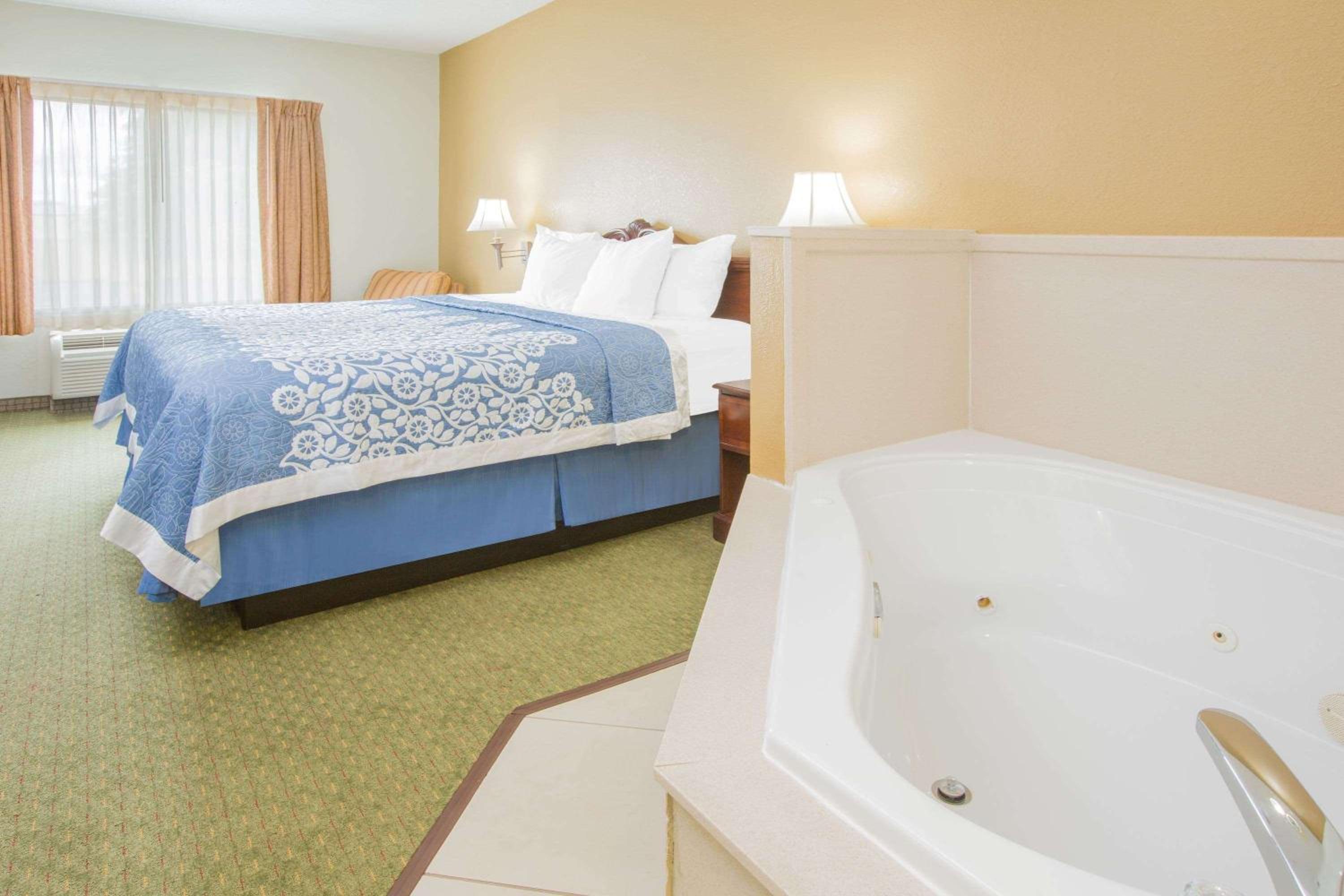 Days Inn by Wyndham Hattiesburg MS 25/49