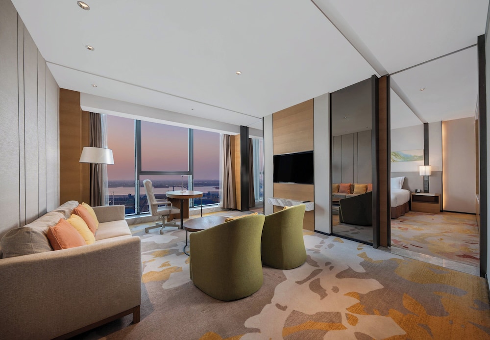 HOLIDAY INN NANJING HARBOUR 54/76
