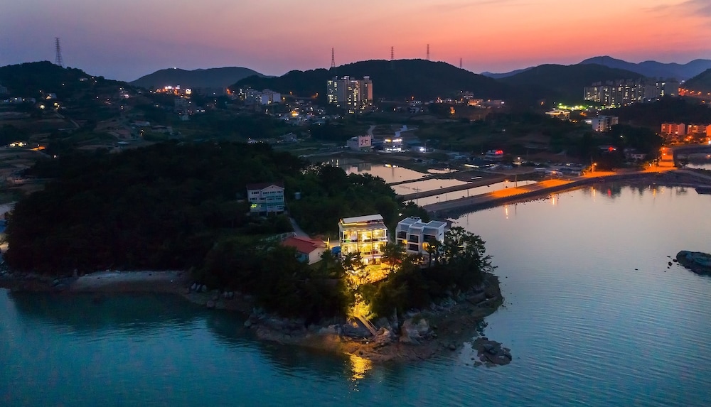Tongyeong Honey Spa Pension 45/50