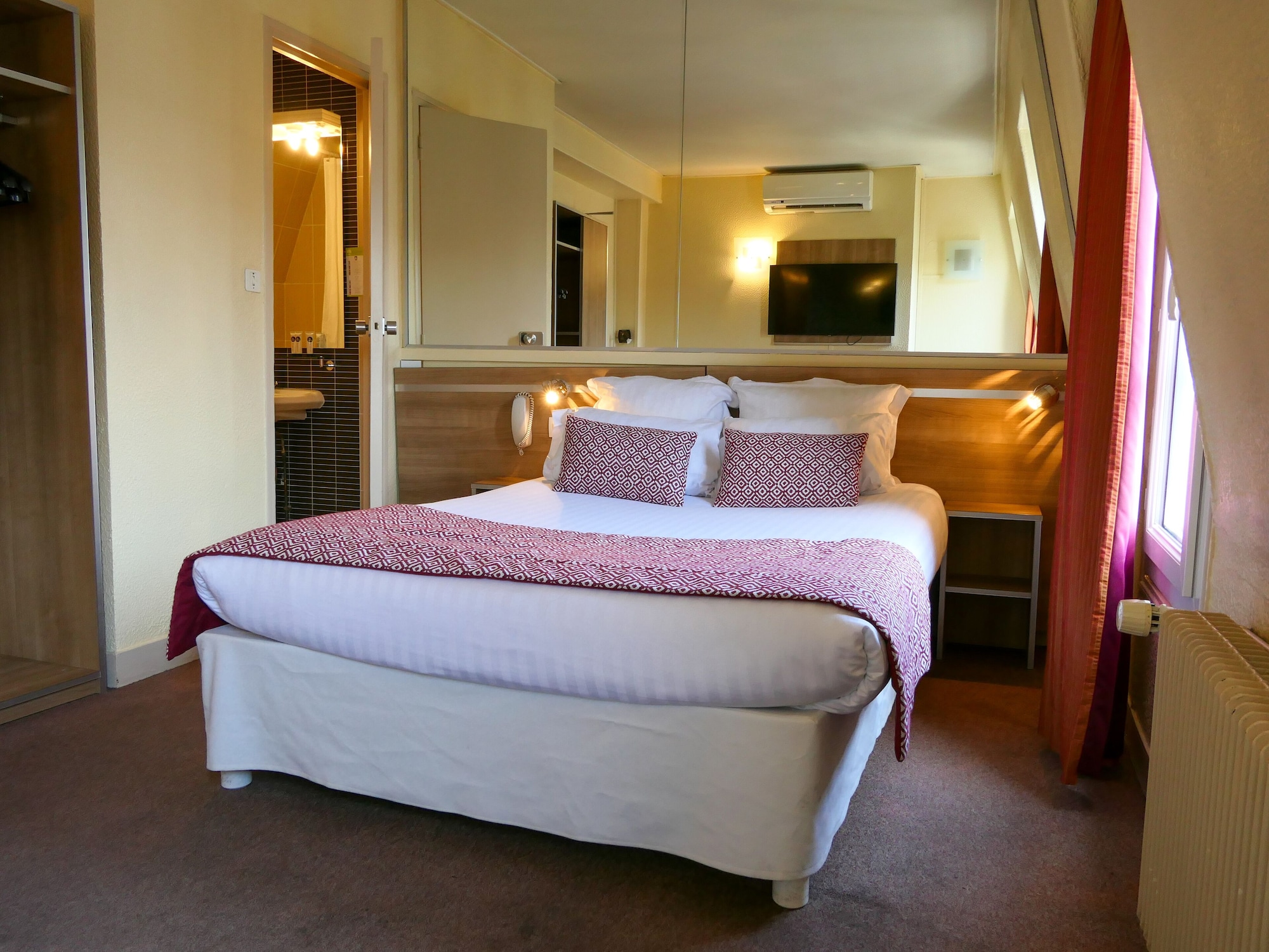 ROOM, TRIPLE