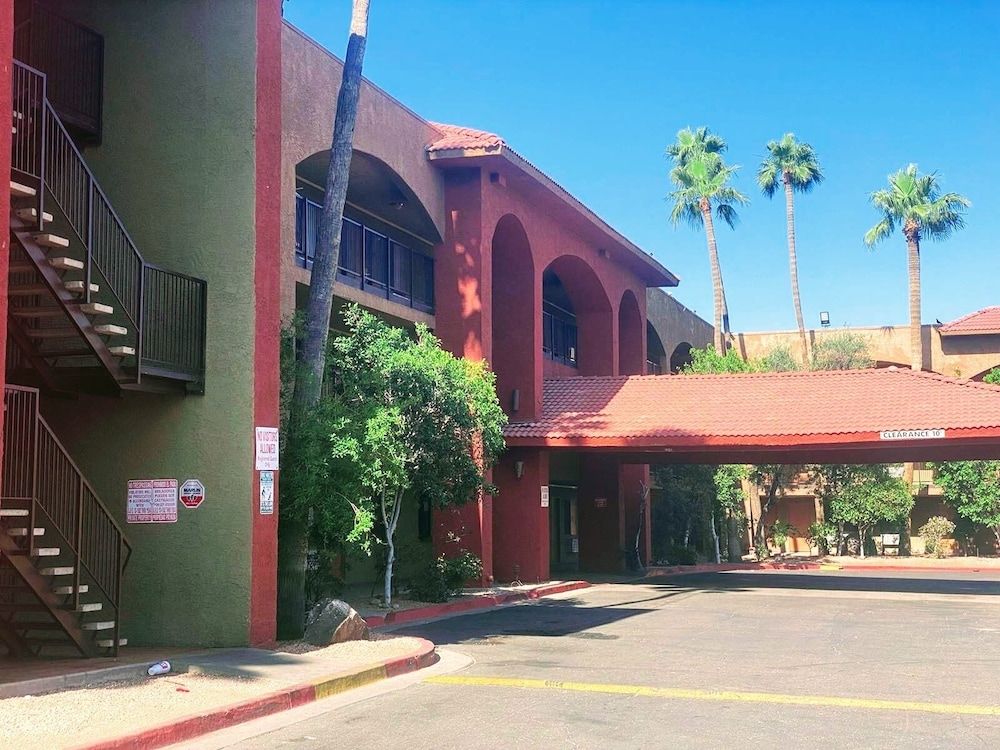 Victory Inn Suites North Phoenix(ex Comfort Inn) thumb 2