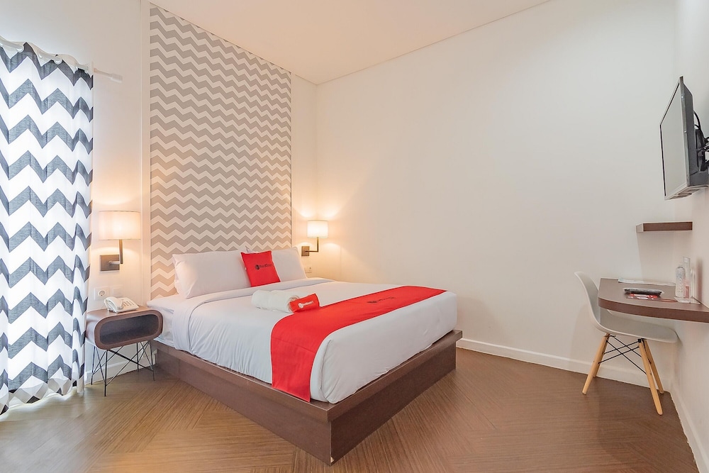 RedDoorz Premium @ Hotel Hebat 14/32