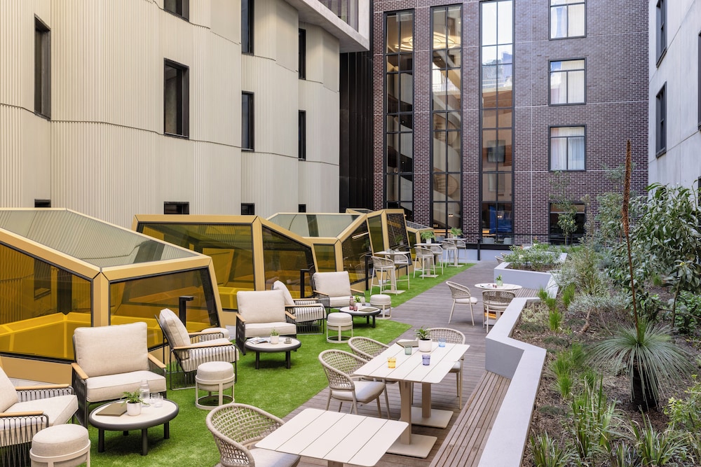 Hotel Indigo Melbourne Little Collins by IHG 43/48