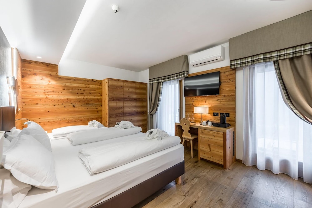 Hotel Palace Ravelli 24/83