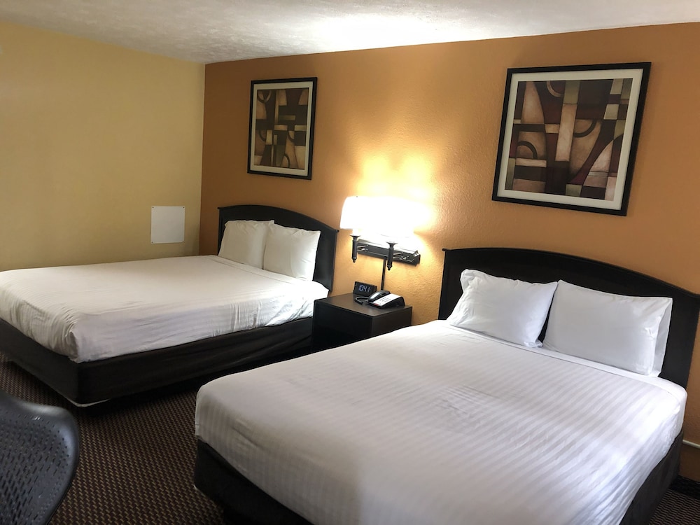 Nendels Inn and Suites Dodge City Airport 11/35