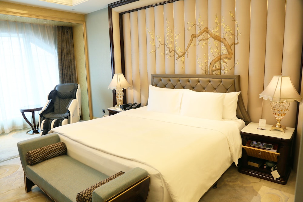 Wanda Reign Wuhan 16/67