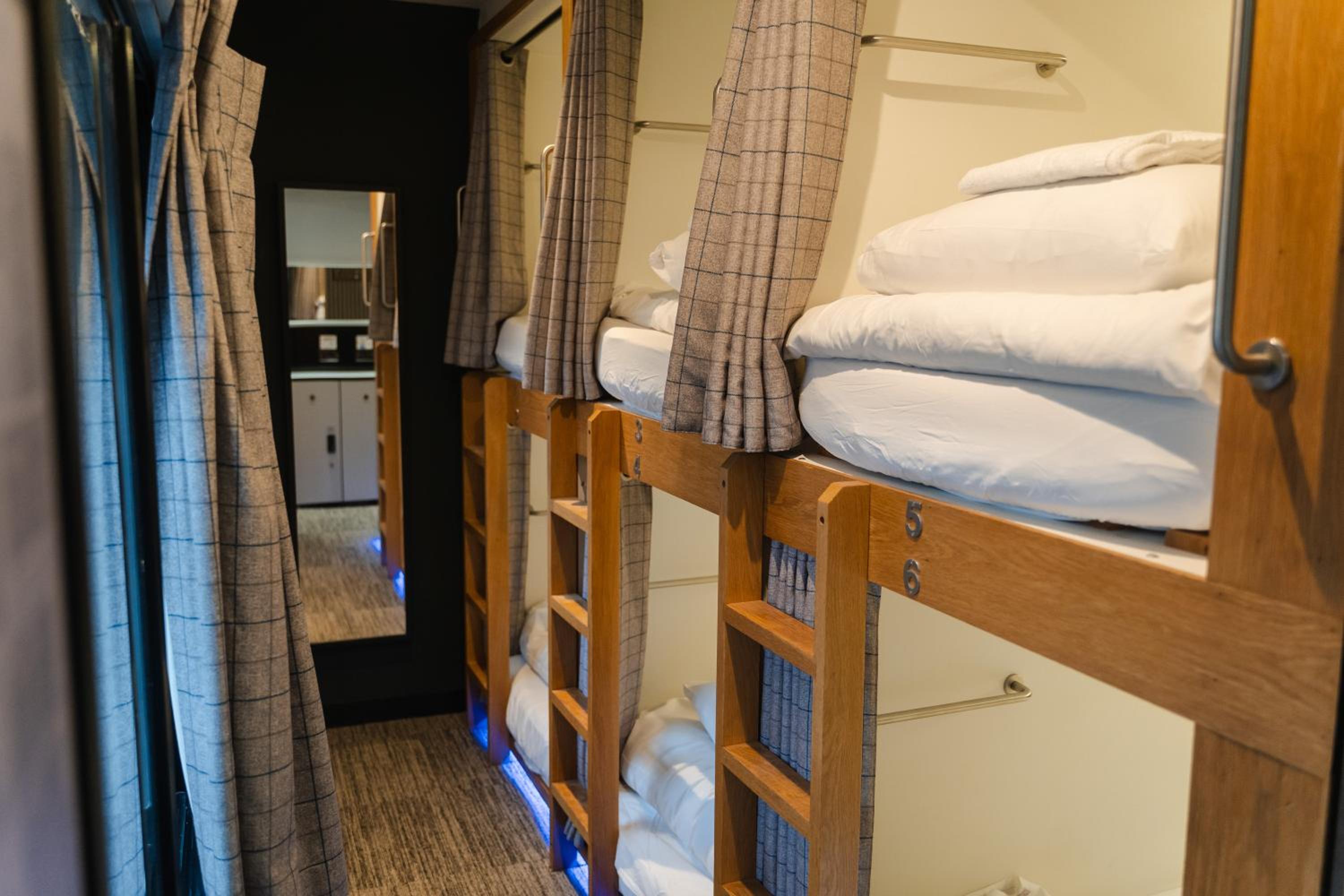 Female Dorm, Pod, 6 Beds