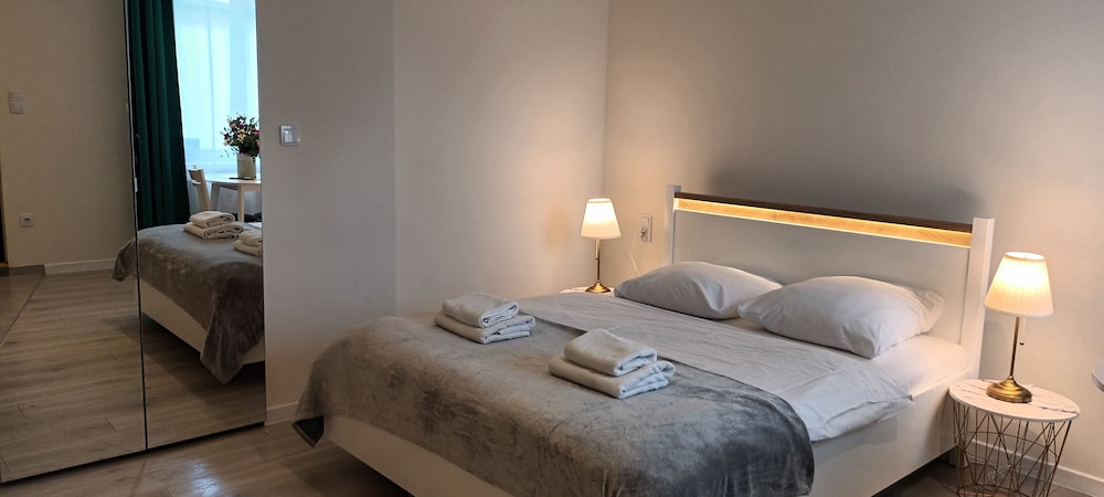 1 BEDROOM, CITY, STUDIO, SUITE