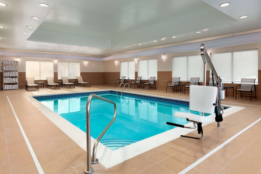 Hampton Inn Fairmont Wv 36/61