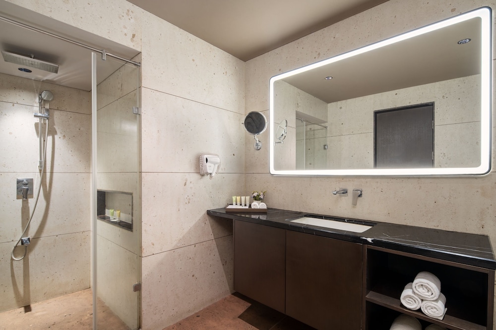 HOTEL TREAT RESORT 48/50