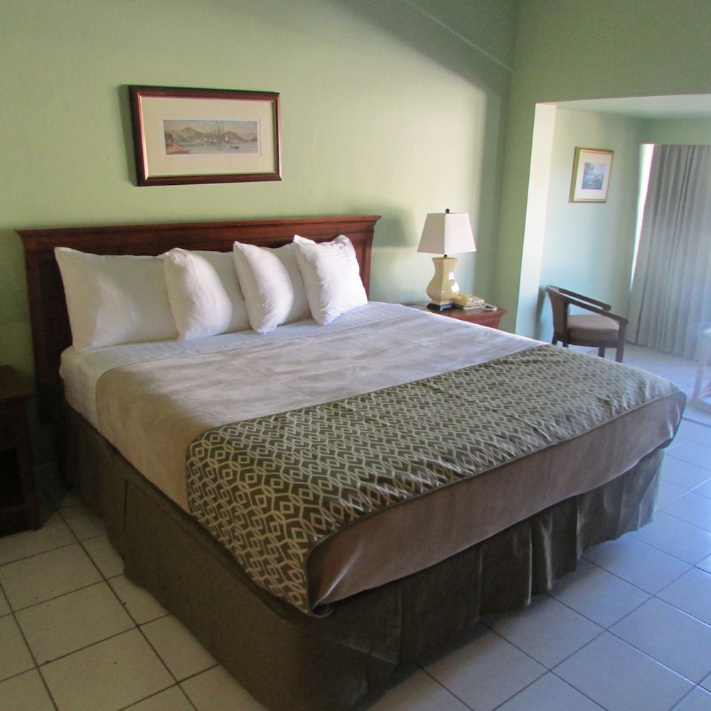 Village Cay 15/41