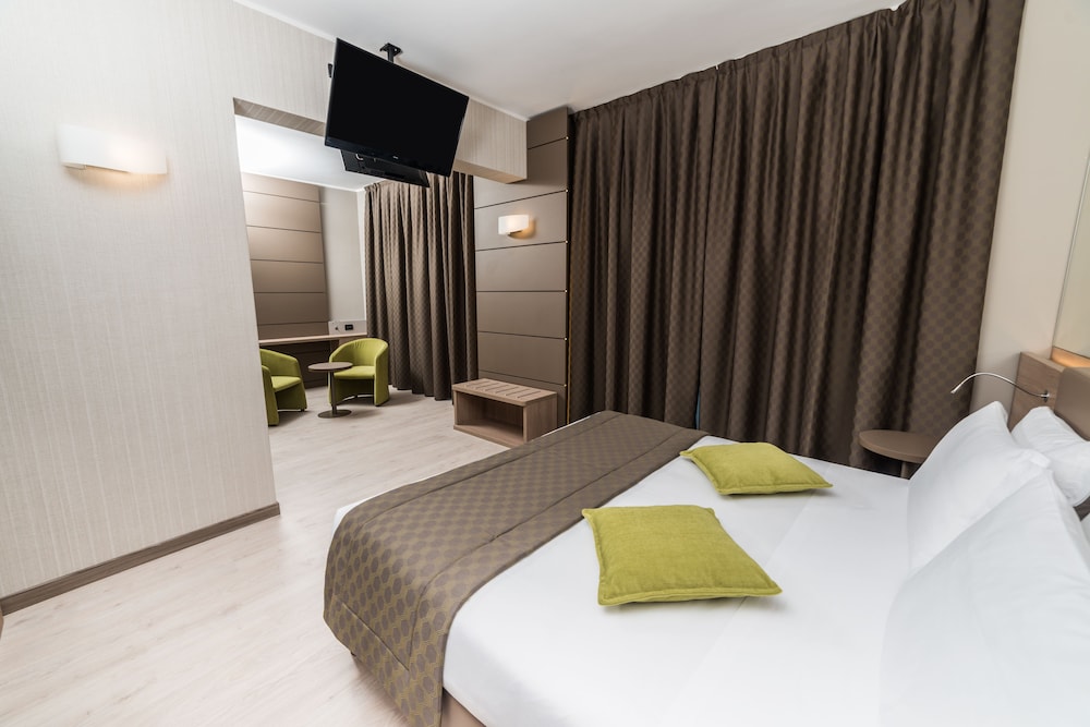 SUPERIOR, DOUBLE OR TWIN BED