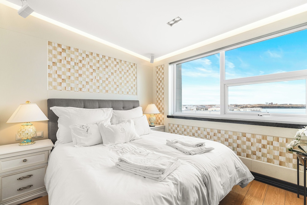 Diamond Suites 20/73