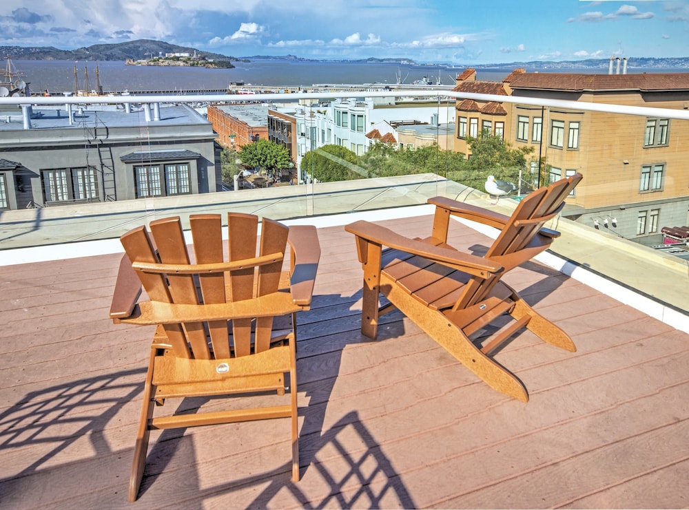 Suites At Fishermans Wharf 25/30