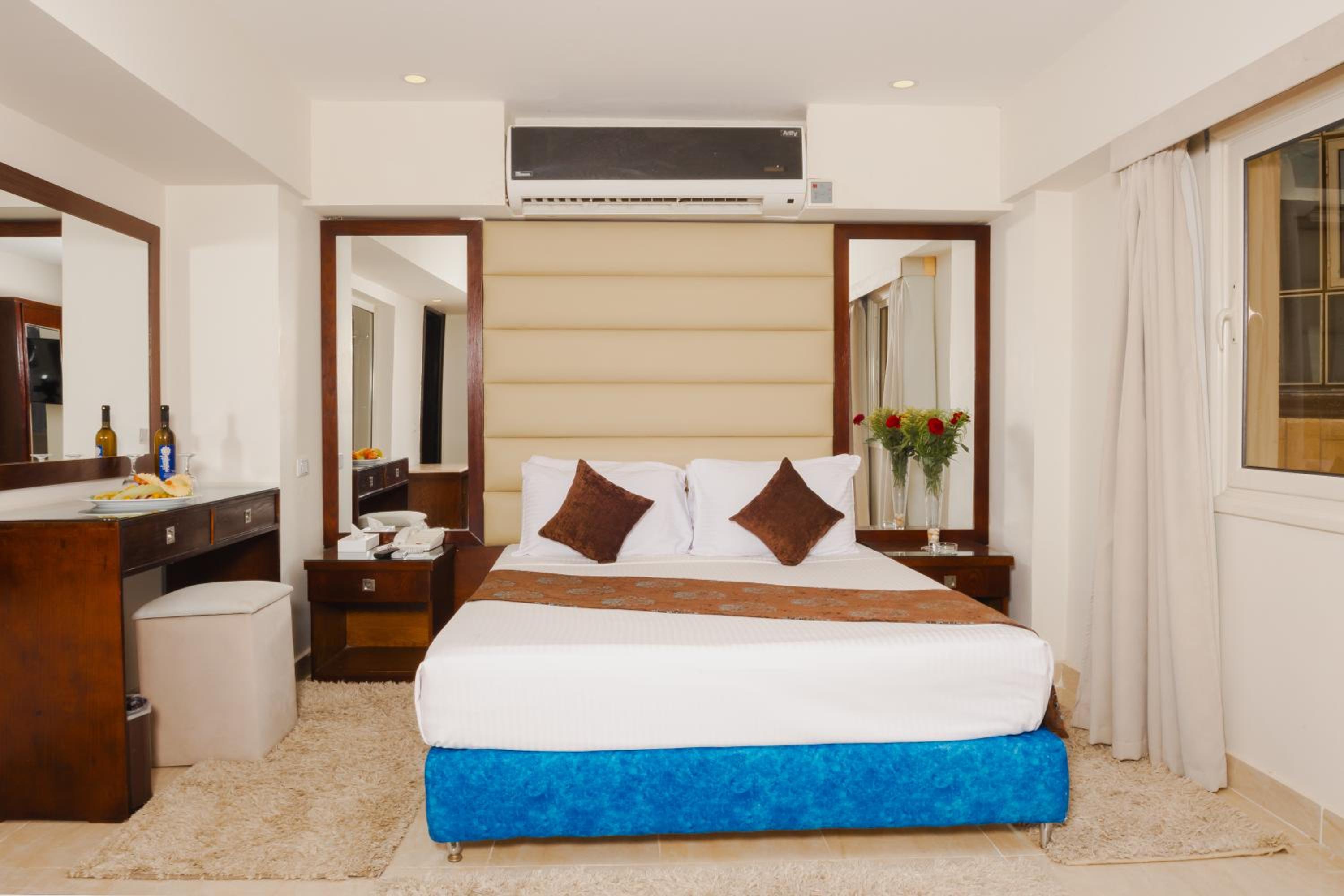 Suite, Sea View