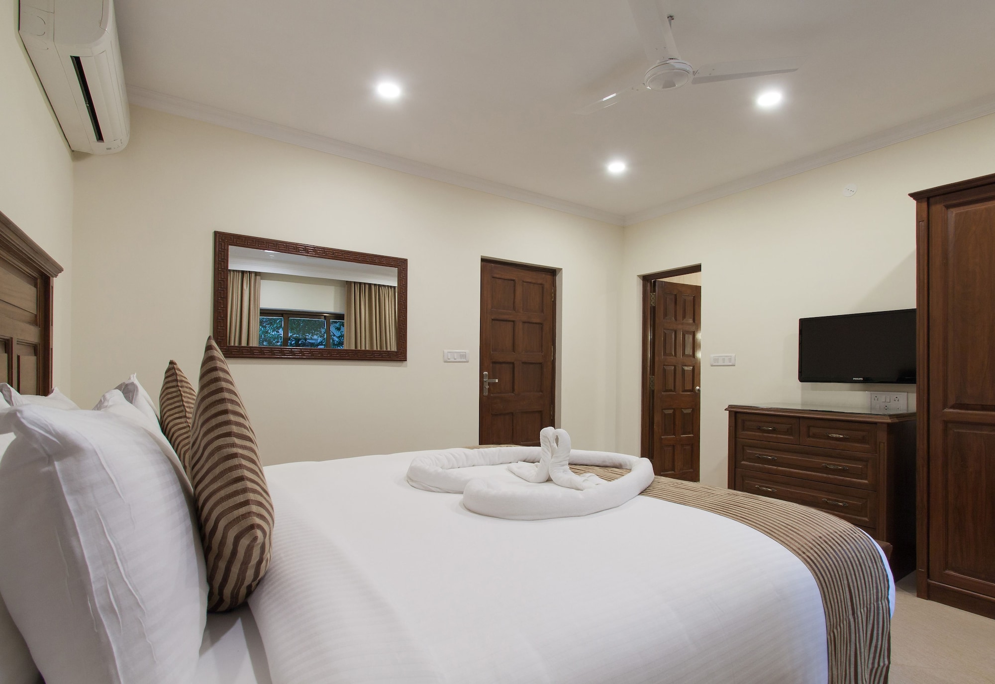 3 BEDROOMS, VILLA