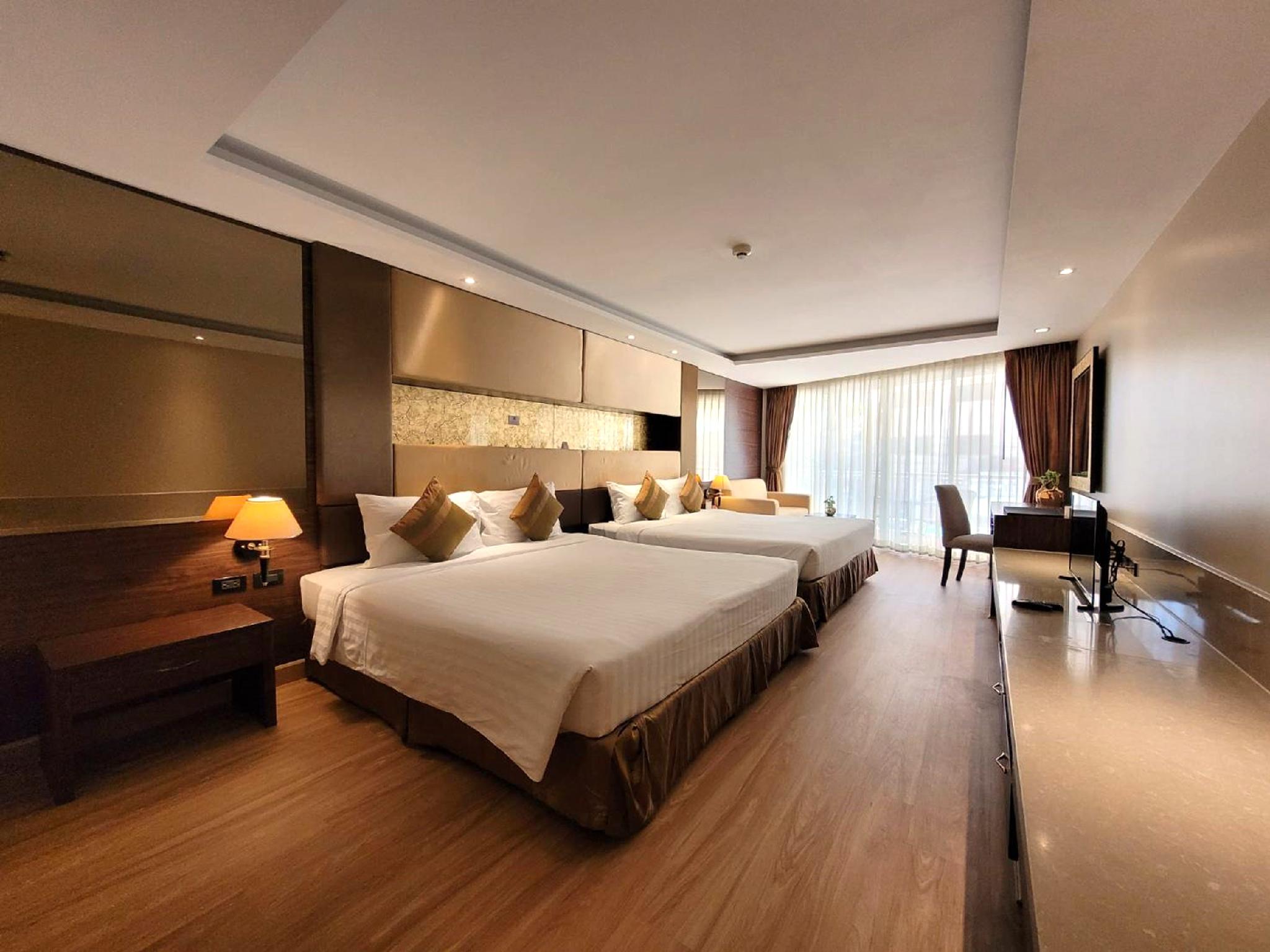 Grand, Deluxe, Family, 1 King and 1 Single Beds