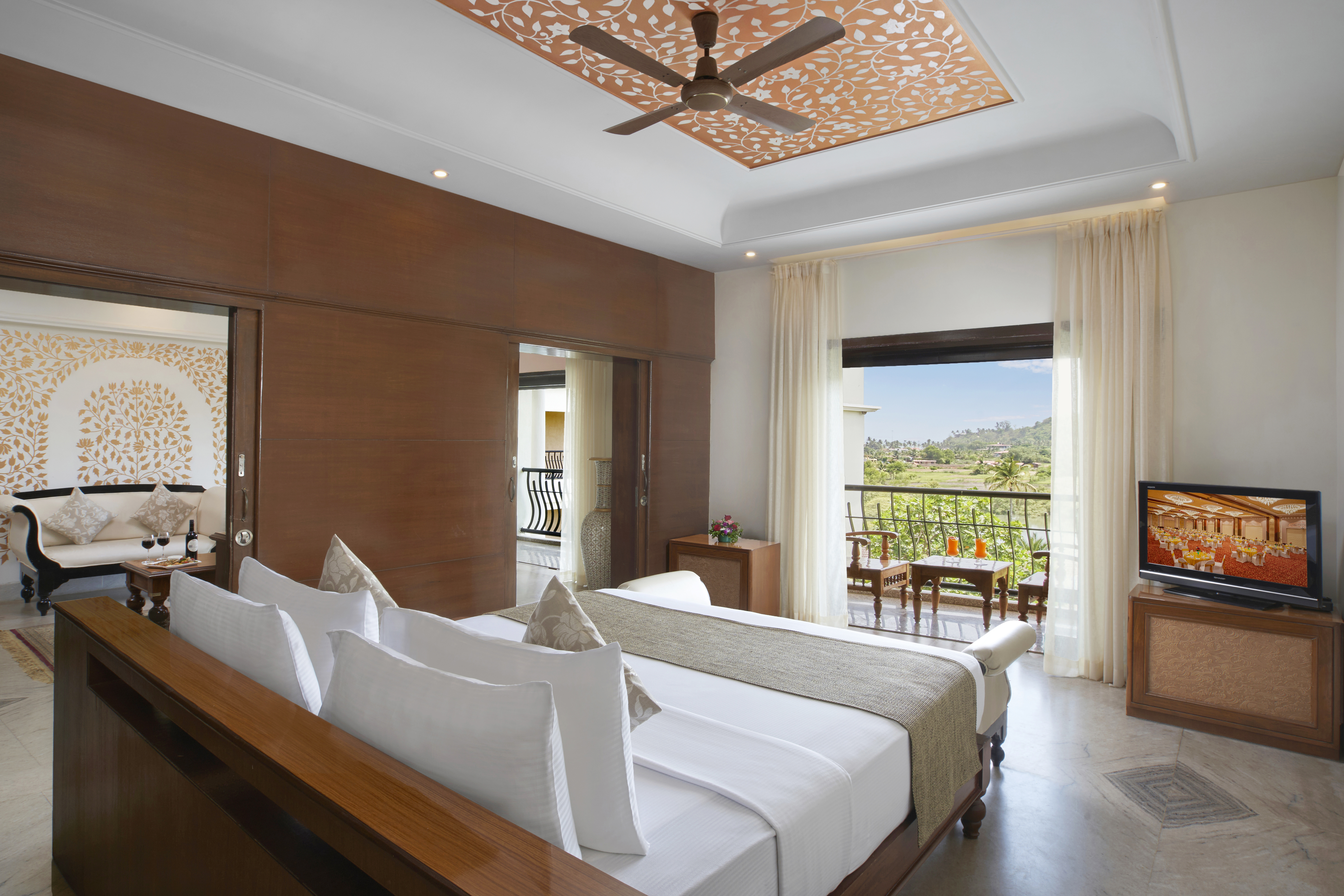 Royal, Suite, River Wing