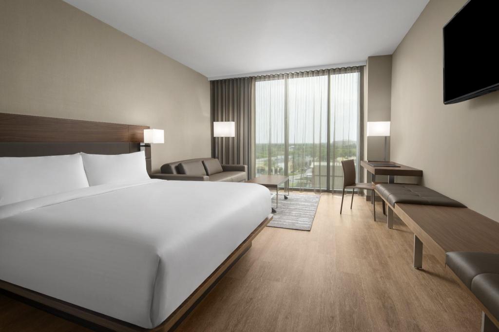 Guest Room, King Bed, Sofa, Corner