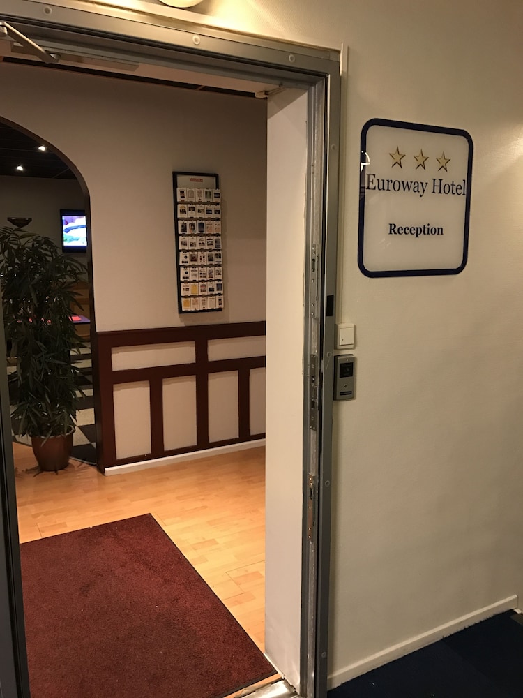 Euroway Hotel 4/50