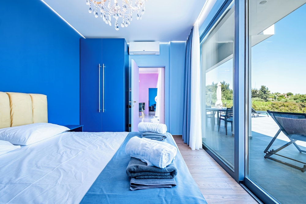 Continent Villas 24/64