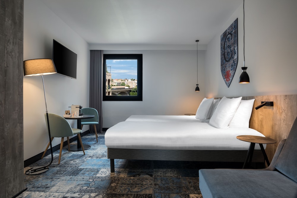 SUPERIOR, TWIN BEDS, GARDEN VIEW