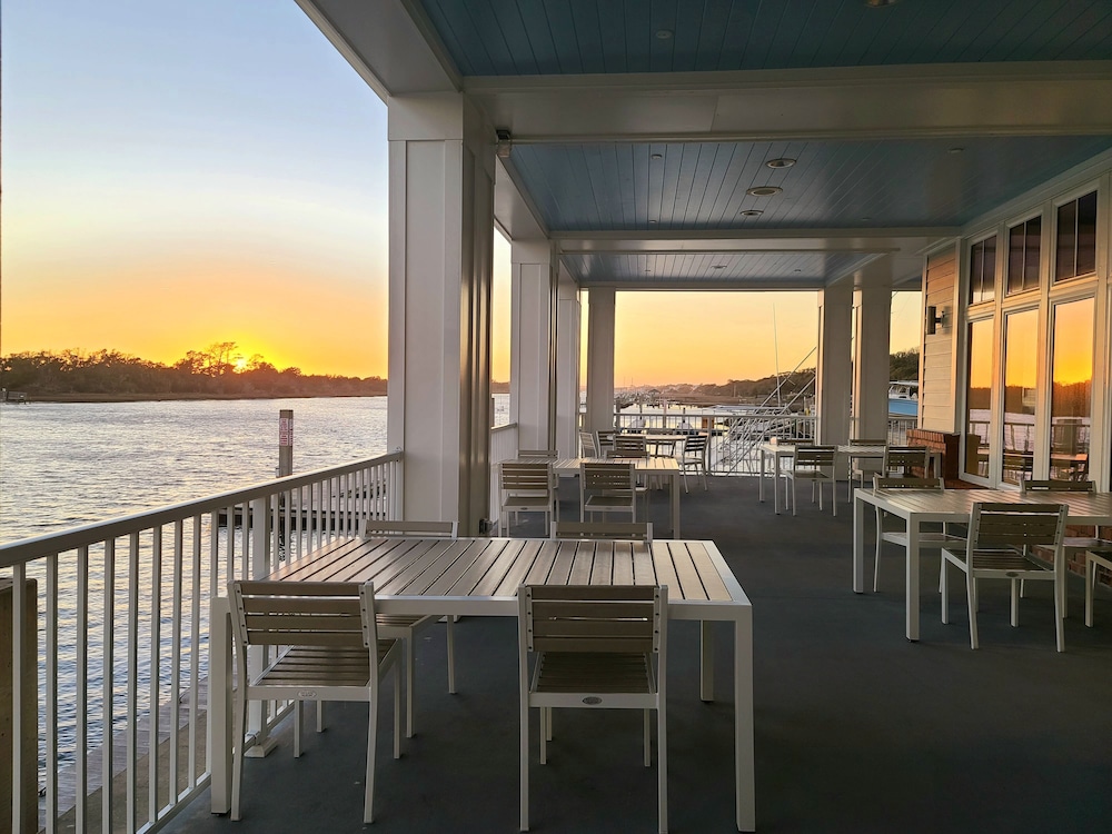 Beaufort Hotel NC 28/48