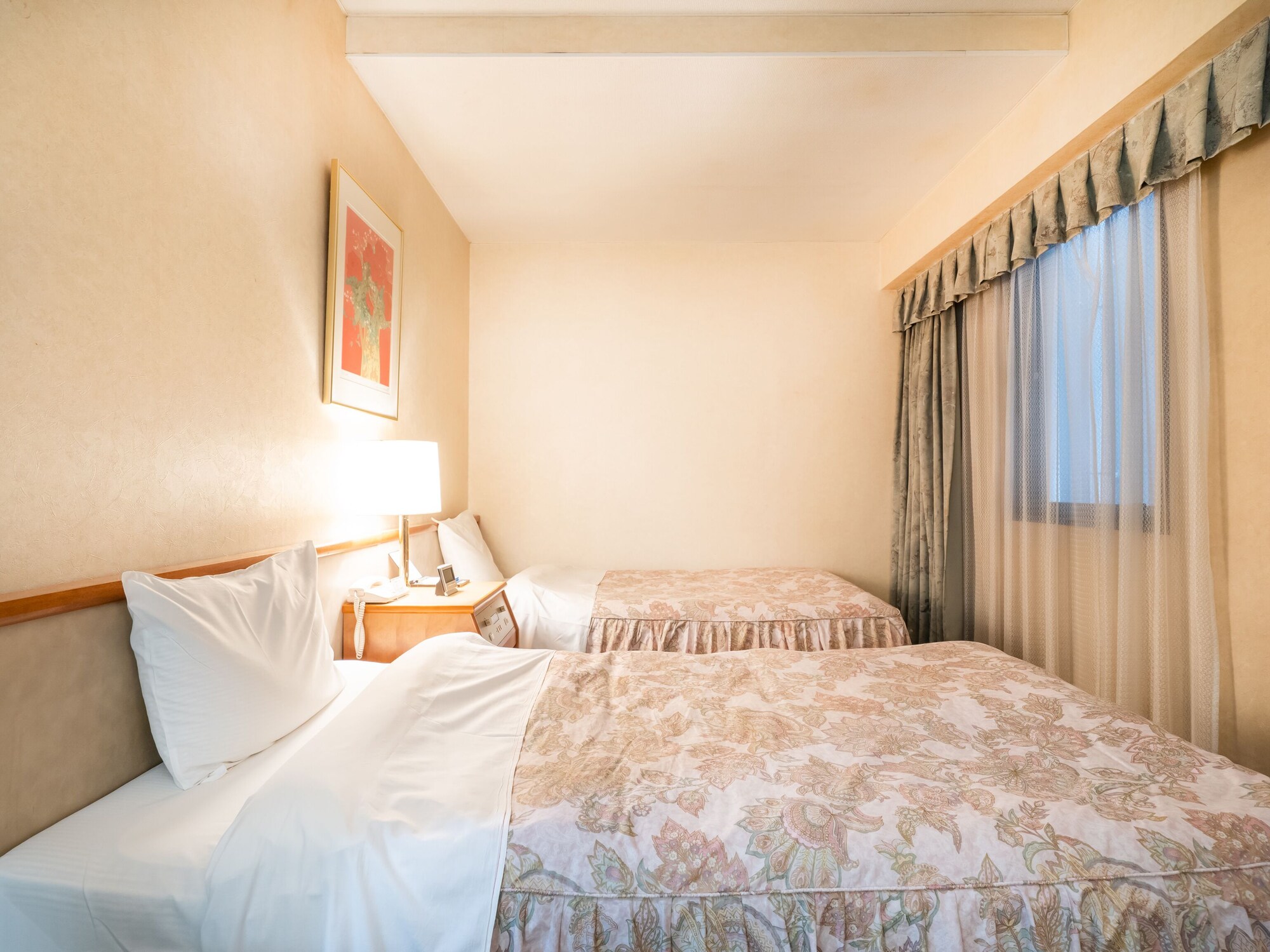 ROOM, TWIN BEDS
