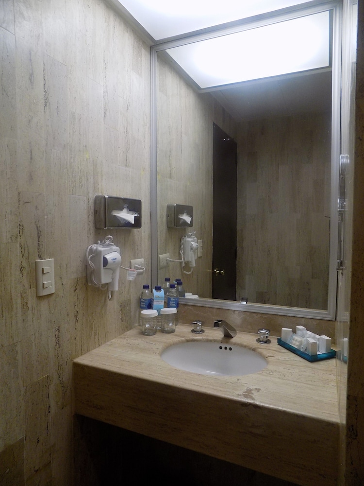 Hotel San Marcos Express 31/33