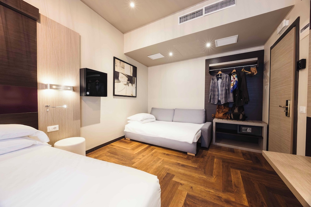 ROOM, TRIPLE