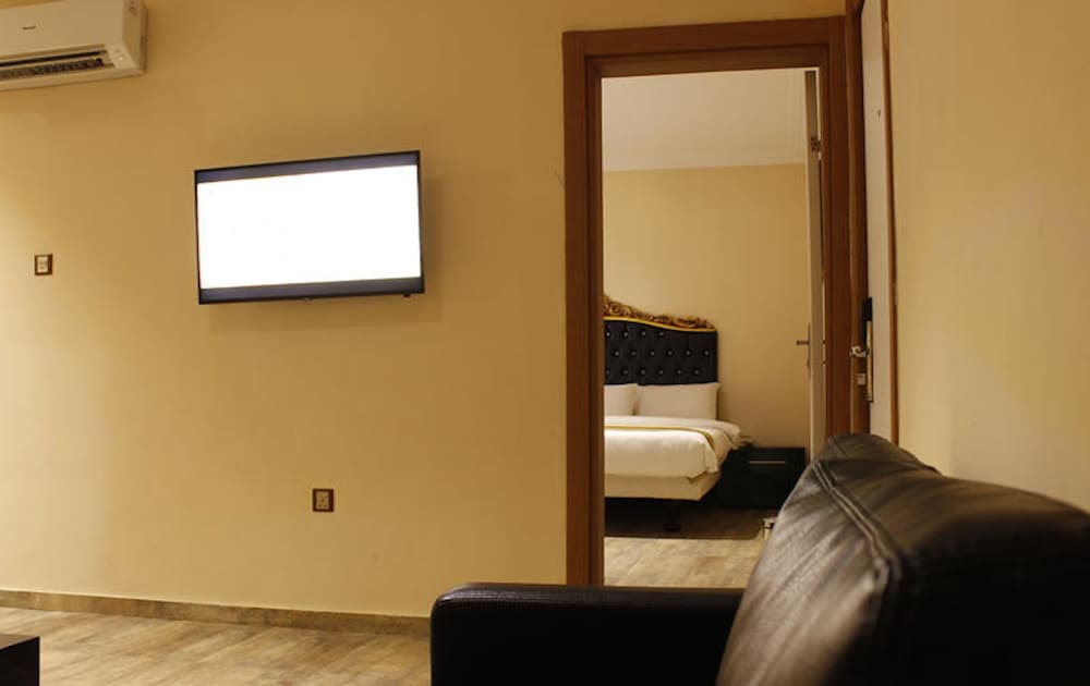Ellyxville Hotels 39/39