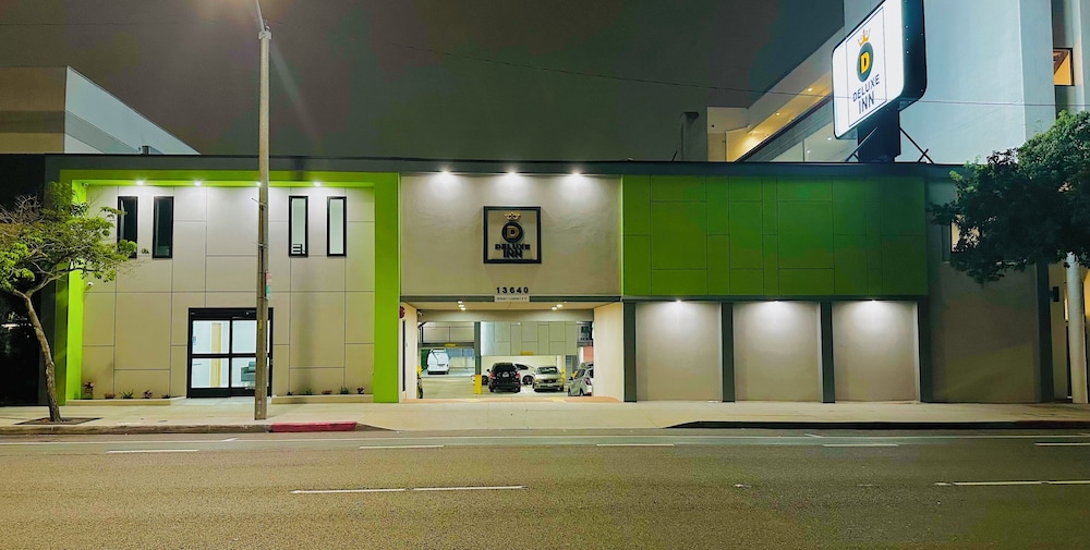 Deluxe Inn Hawthorne 4/45