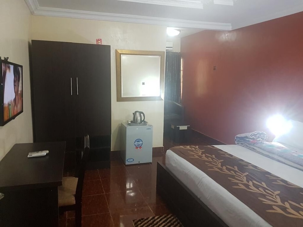Hallmark Suites - Abeokuta 8/18