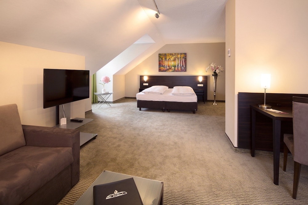 Erikson Hotel 32/43