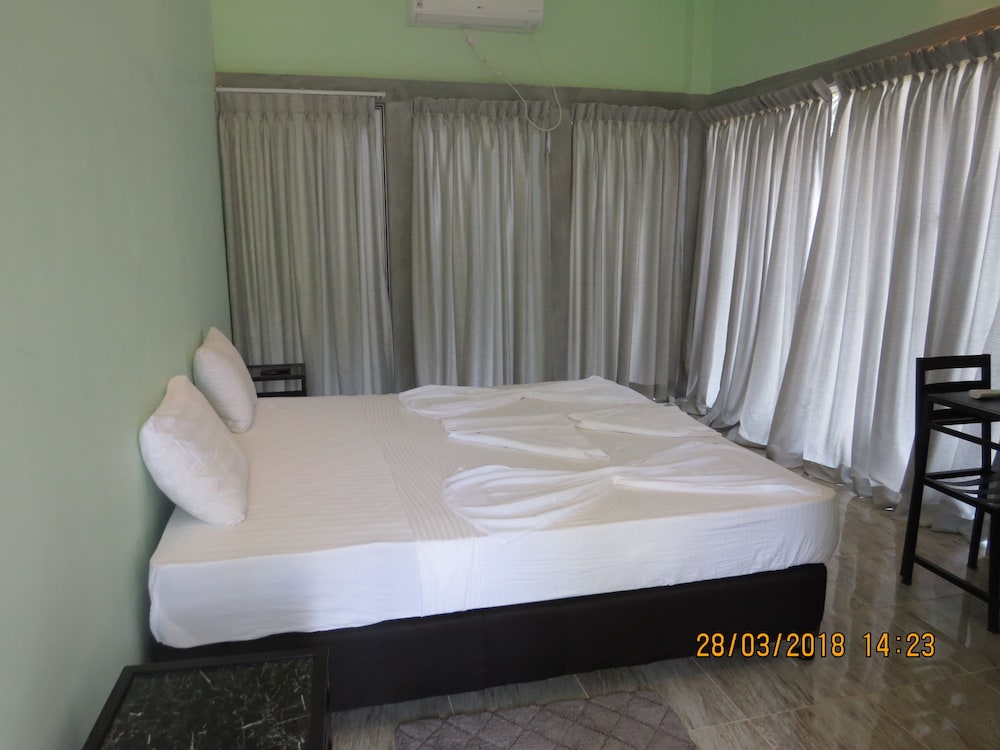 Sinharaja Birder's Lodge 12/36