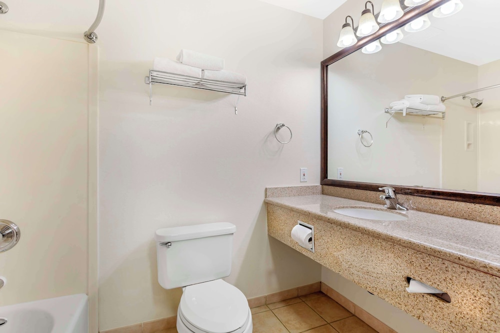 Standard, King Bed, Sofa, Best Western Plus Villa Del Lago Inn 3/3