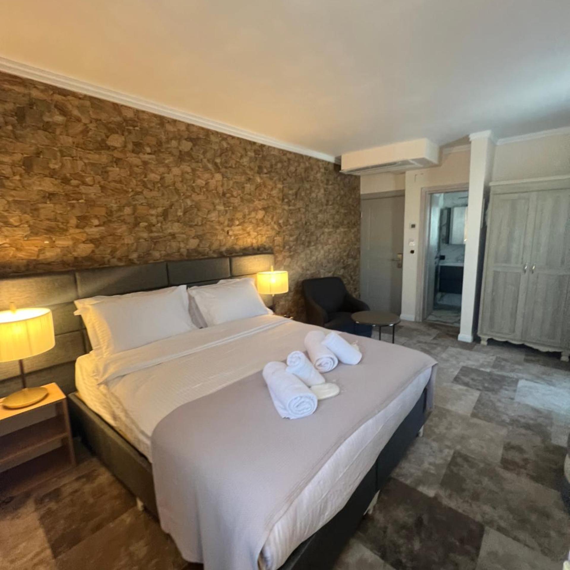 Deluxe, Double Bed
