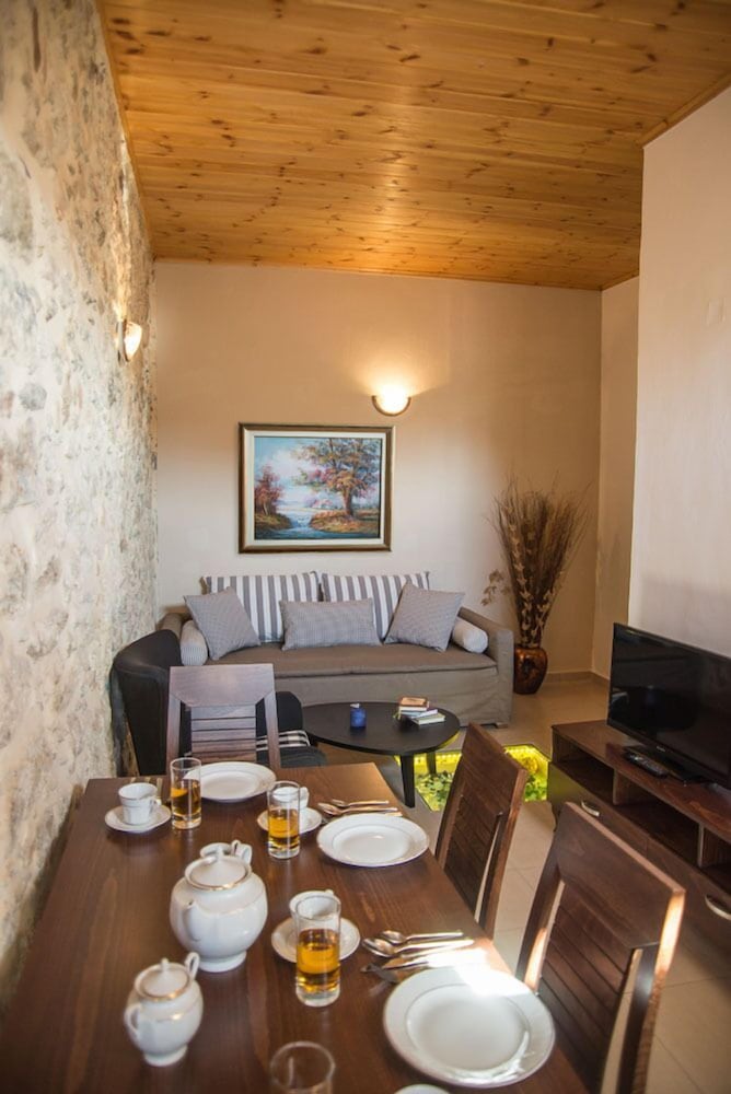Porto Enetikos Suites 45/50