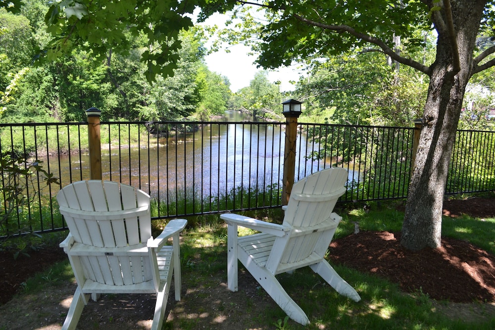 Riverhouse by Weekender 33/45