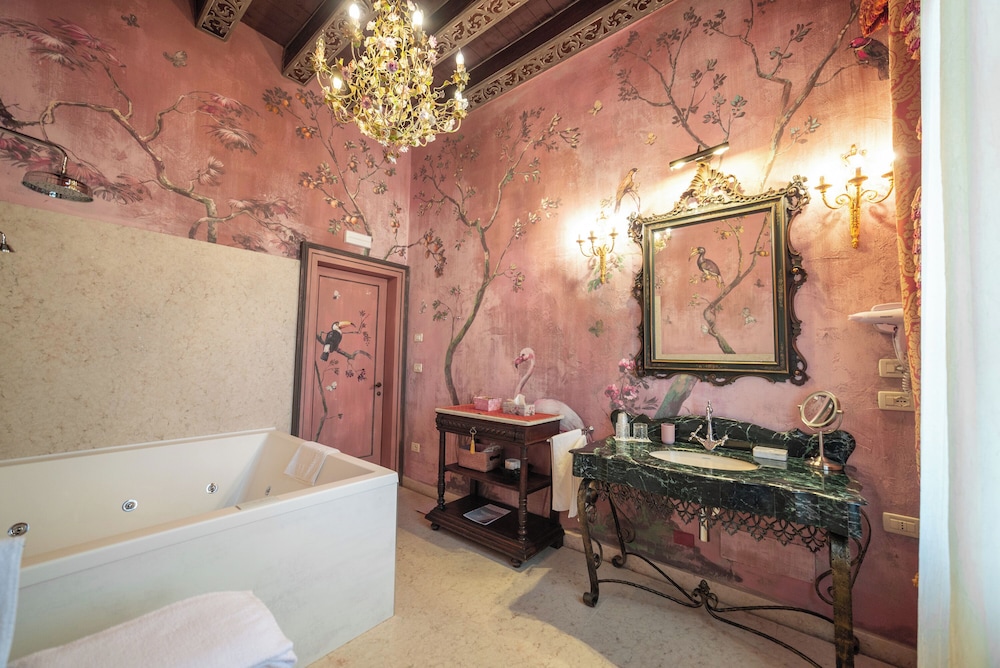 Relais Castello Bevilacqua 48/50