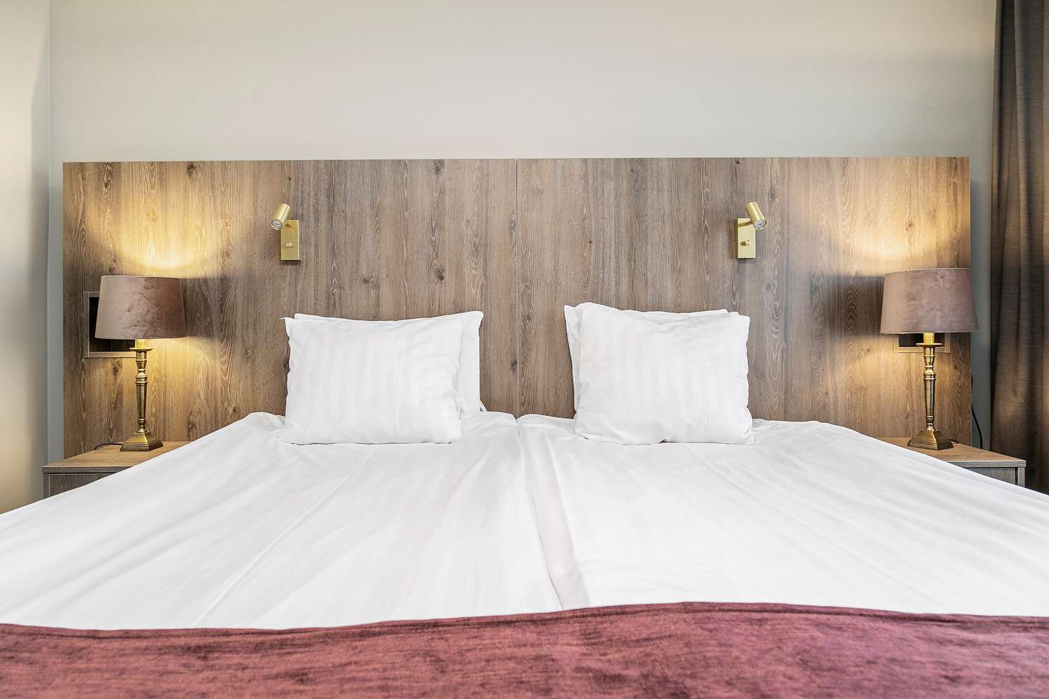 Standard, Queen Bed