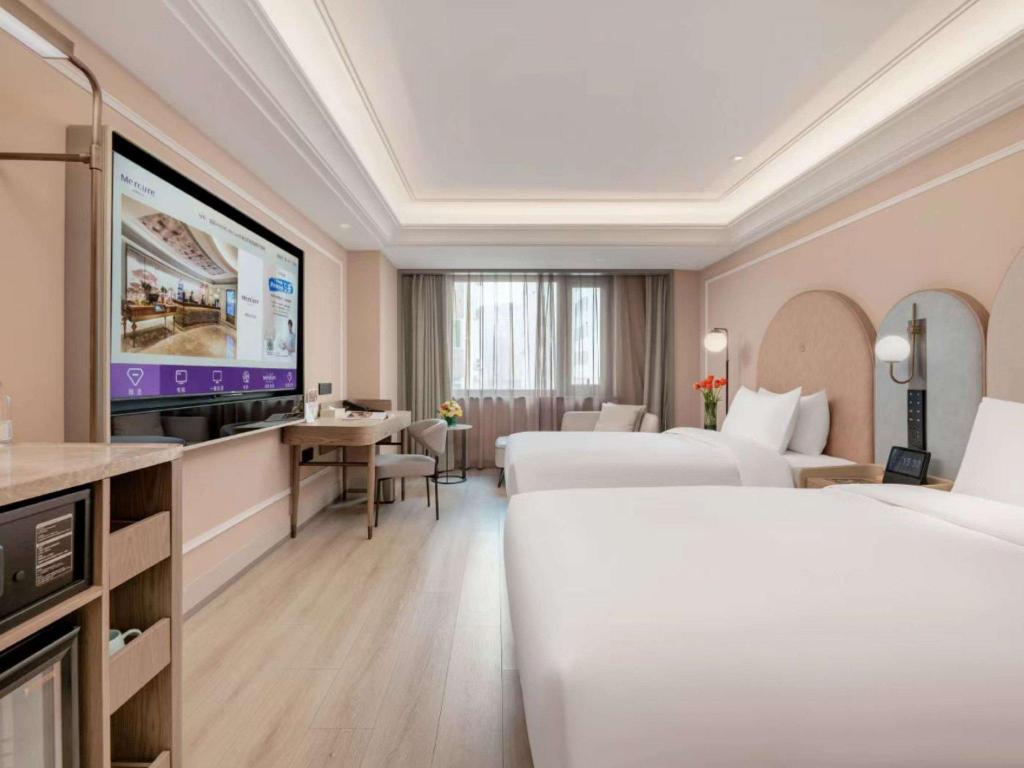 DELUXE, TWIN BEDS