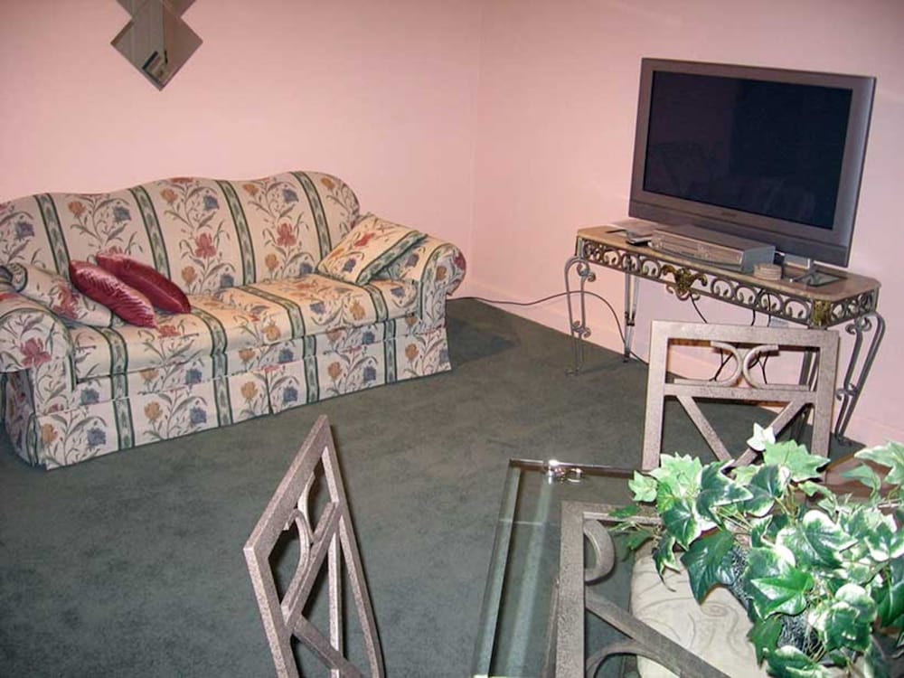 Inn Port Lodging 35/39