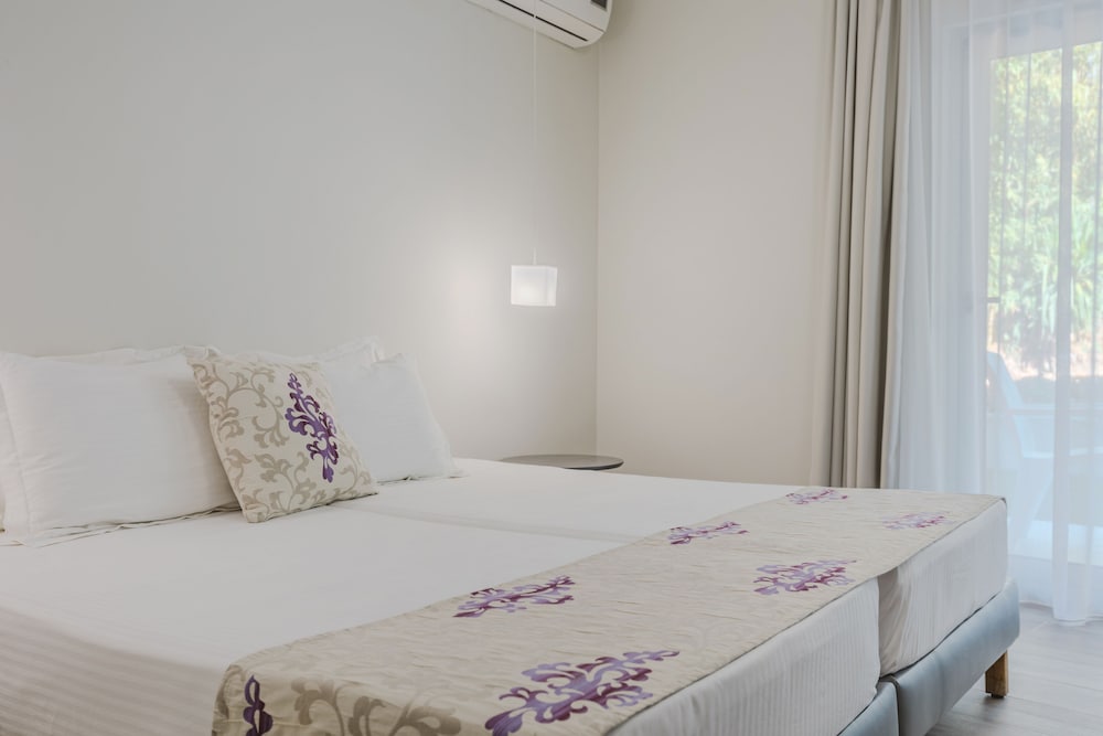 Deluxe, Twin Beds, Balcony 3/10